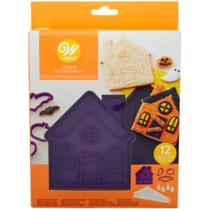 Wilton Kit Biscuits Maison Hantée Set/12 avec poche à douilles